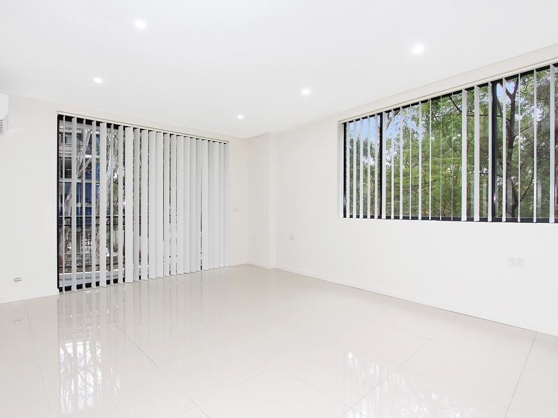 27/8-12 Linden Street, Toongabbie NSW 2146